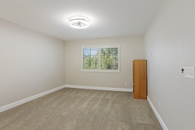 Área tipo loft disponible por $200 adicionales - 6687 Brook Falls Cir