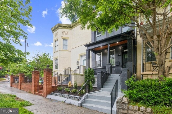 Foto del edificio - 1129 8th St NE