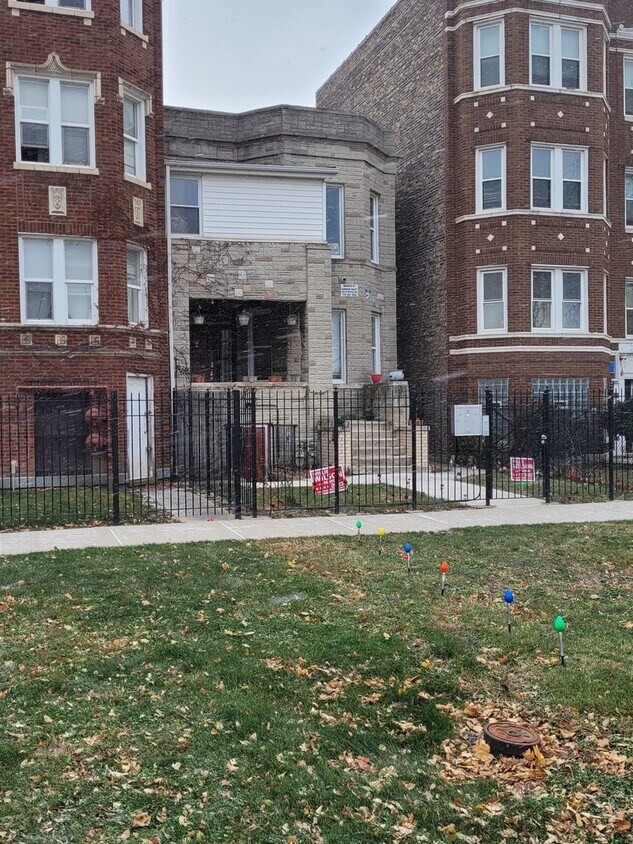 Primary Photo - 5017 W Maypole Ave