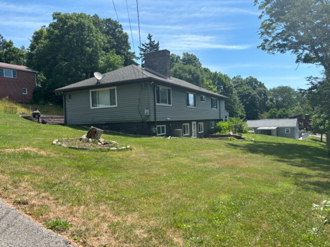 Building Photo - 123Underwood Avenue