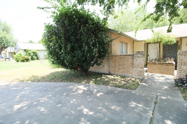 Building Photo - 4724 Oakfield Way