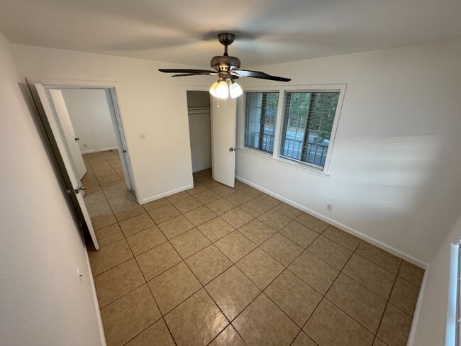 Foto del edificio - 225 E Taylor St