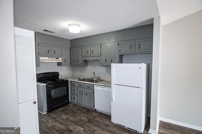 Building Photo - 14-114 Lanier Dr