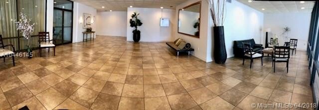 Building Photo - 6900 Bay Dr