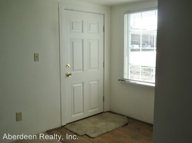 Building Photo - 2717 Simpson Ave