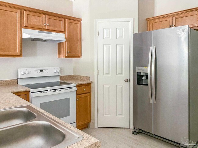 Foto del edificio - 2425 E Johnson Ave