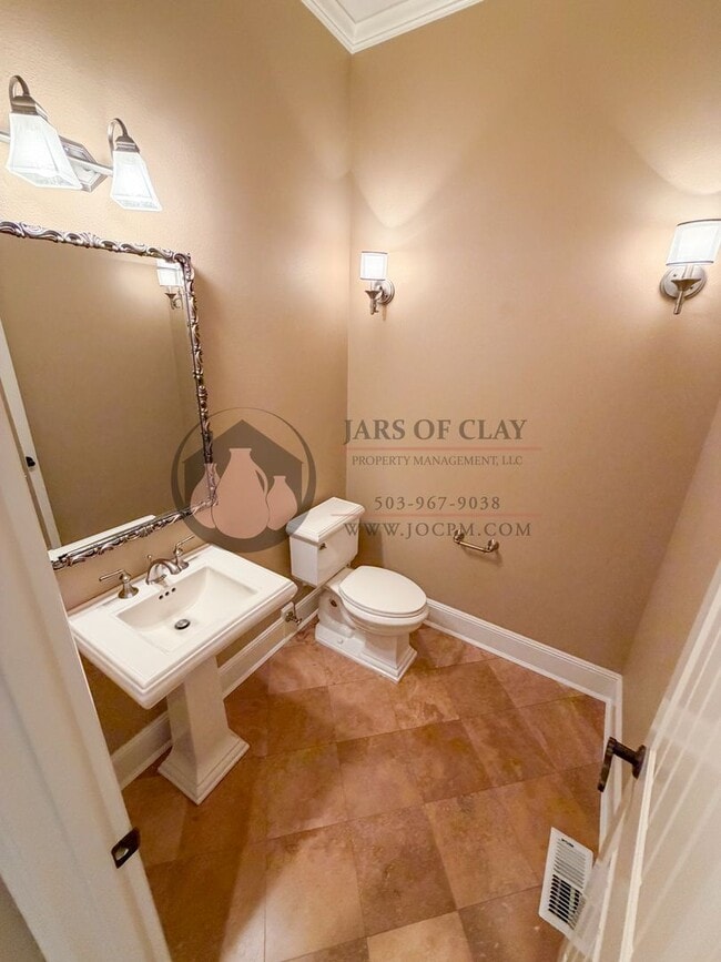 Building Photo - Luxurious Woodburn Residence | Main-Floor Primary Suite & Butler's Pantry