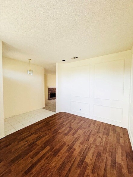 Building Photo - 716 Elm Falls Pl