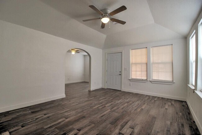 Foto del edificio - 1004 NE 19th St