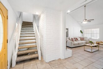 Building Photo - 2214 Deer Valley Dr