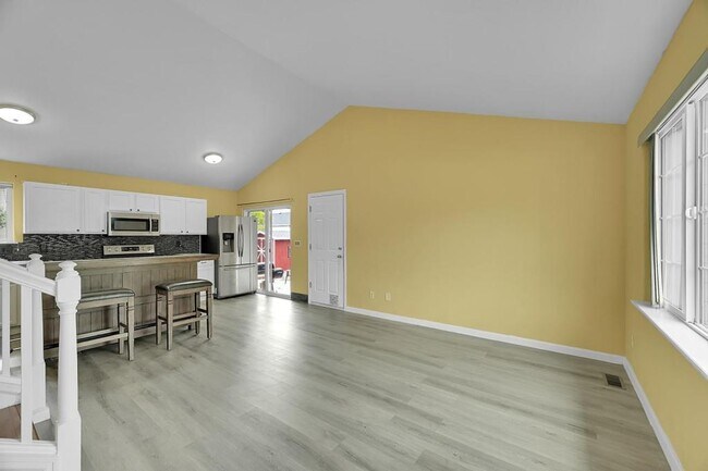 Building Photo - 2034 Buckeye Ave