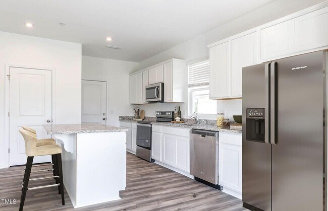 Foto del edificio - 1482 Rhodes Pond St