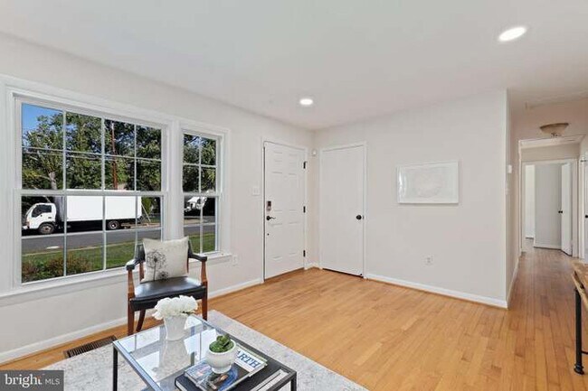Foto del edificio - 6705 Barrett Rd