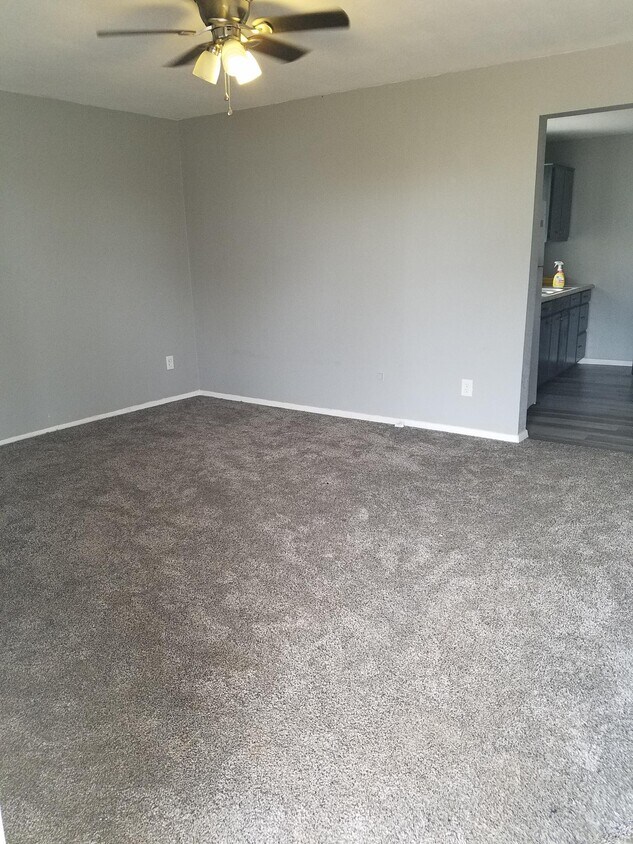 Foto principal - 620 S Avenue D