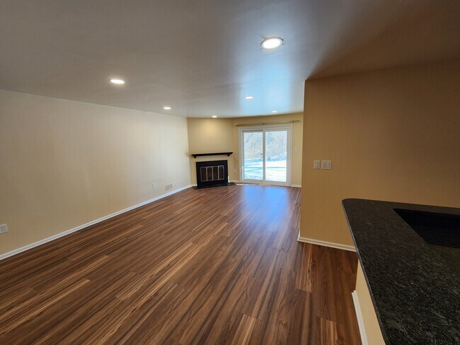 Foto del edificio - 33 Cypress Ct