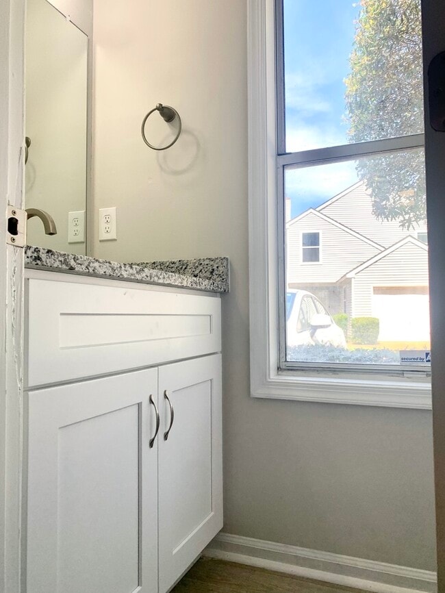 Building Photo - 3-Bedroom Townhome for Rent - Hampton, VA