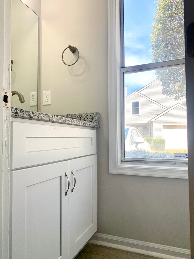 Foto del edificio - 3-Bedroom Townhome for Rent – Hampton, VA