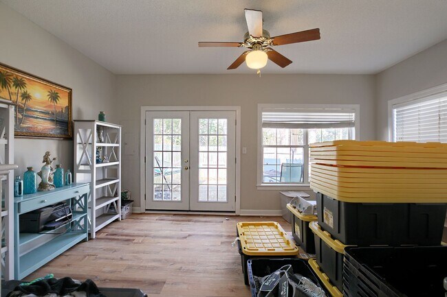 Foto del edificio - Call Sabrina Thomas at 757-767-0767 for more information