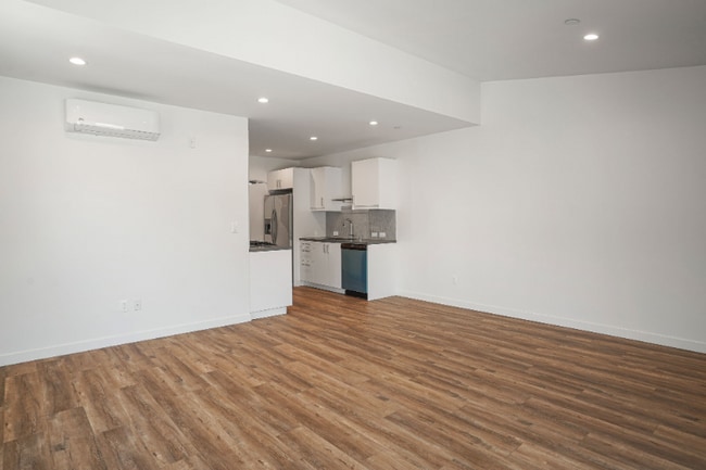 Building Photo - 1166 Cochran Ave