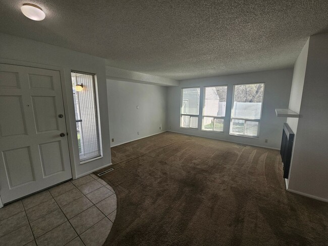 Photo - Great 3 Bed / 2 Bath Duplex in Millcreek House