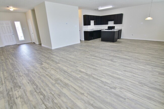 Building Photo - 3939 Lexington Manor Ct