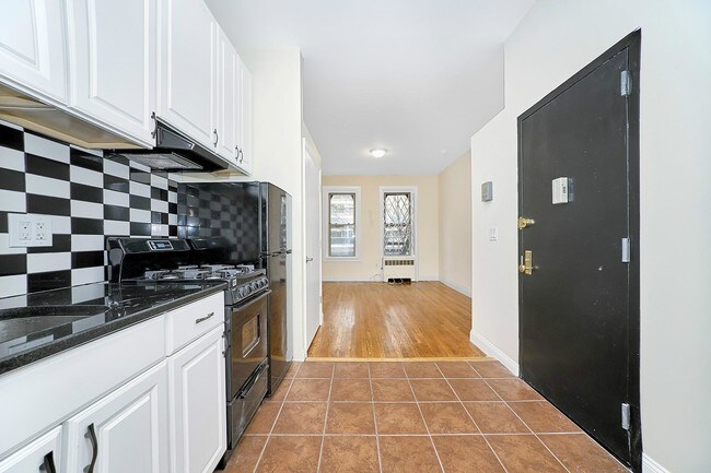 Building Photo - 724 Amsterdam Ave