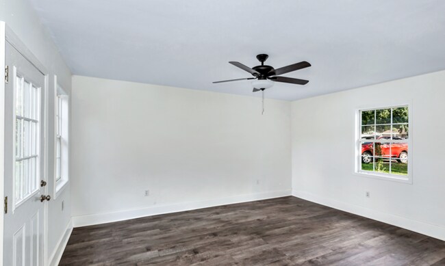 Foto del edificio - COMING SOON 7/29/25-Charming 3-bedroom 2 -...