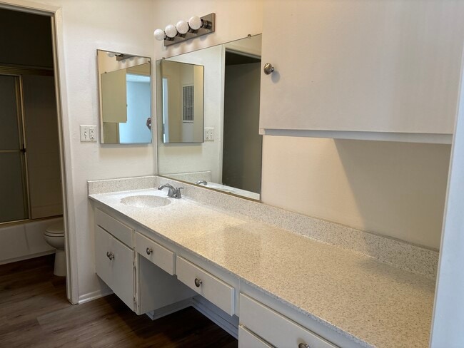 Building Photo - Eastborne III Apartments