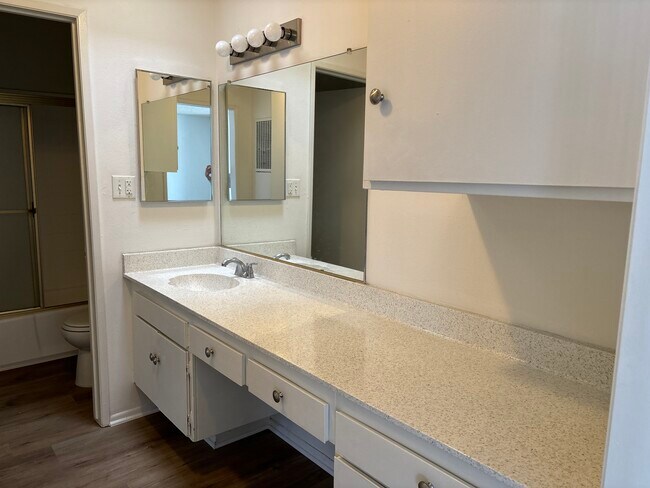 Foto del edificio - Eastborne III Apartments