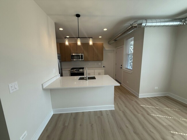 Building Photo - 432 S Maple Ave