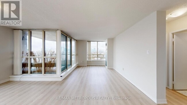 Building Photo - 75 King St E