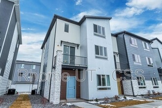 Building Photo - 986 W 540 S