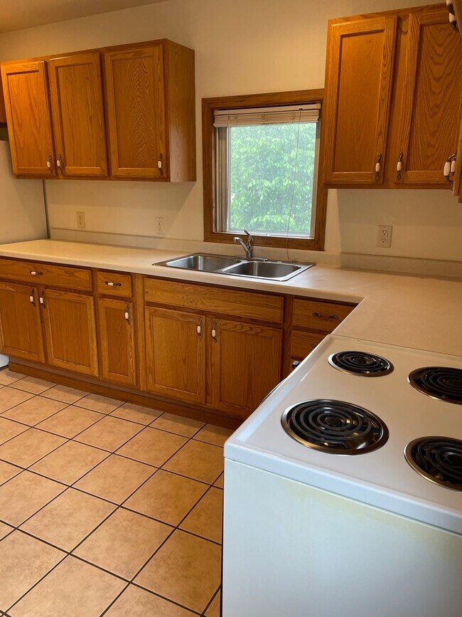 Building Photo - 1214 S Dewey St