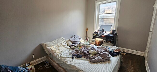 Foto del edificio - 3752 W Division St