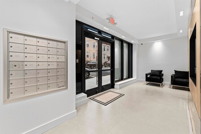 Foto del edificio - 60-64 68th St