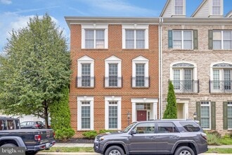 Building Photo - 22948 Fanshaw Square