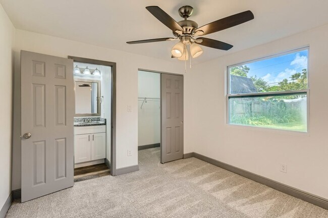 Building Photo - 4300 17th St N