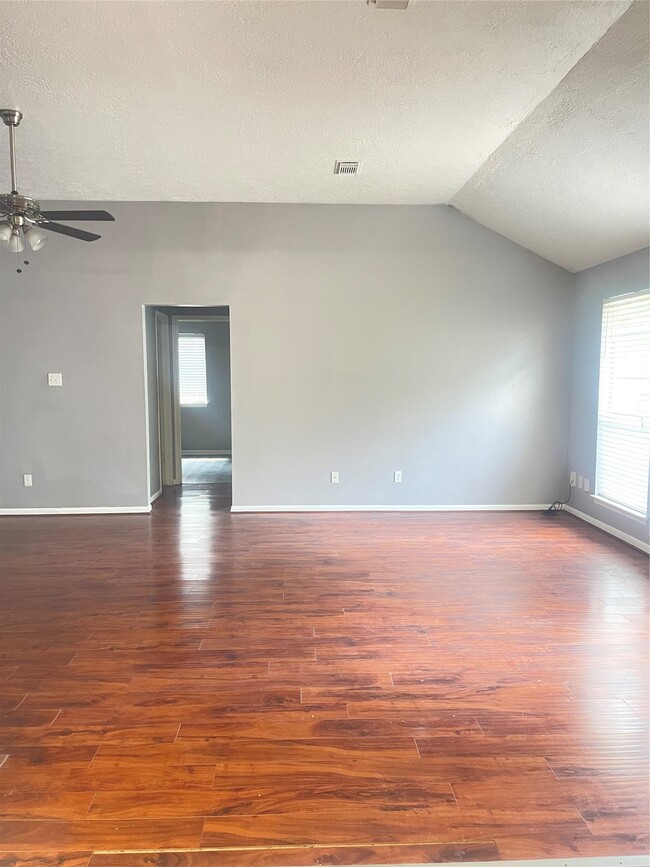 Building Photo - 6406 Bayou Crest Dr