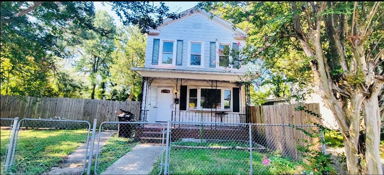 Primary Photo - Beautiful Large Two-Story 3 Bedroom 2.5 Ba...