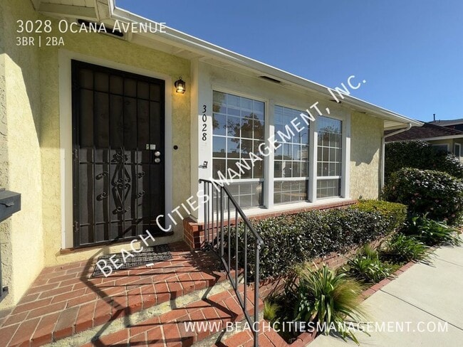 Building Photo - Charming 3 Bedroom House with a Large Back...