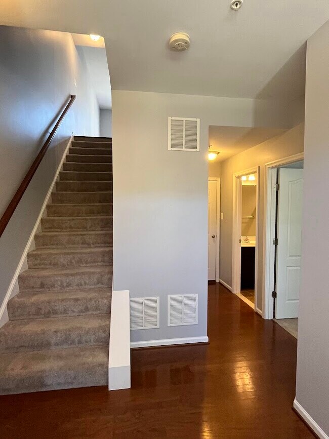 Foto del edificio - 2703 Osprey Way N