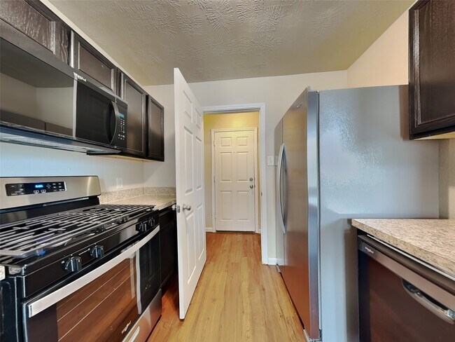 Foto del edificio - 2618 Bammelwood Dr