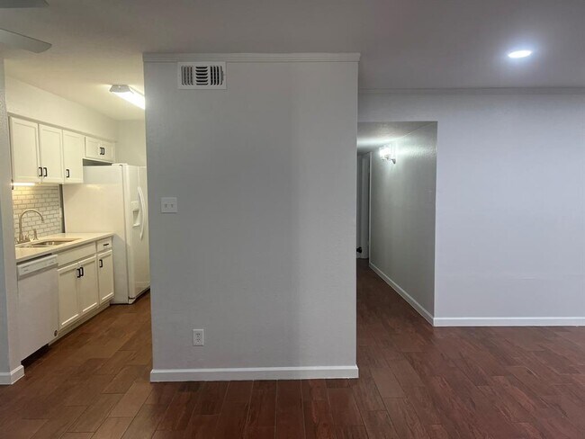 Building Photo - 5550 N Braeswood Blvd