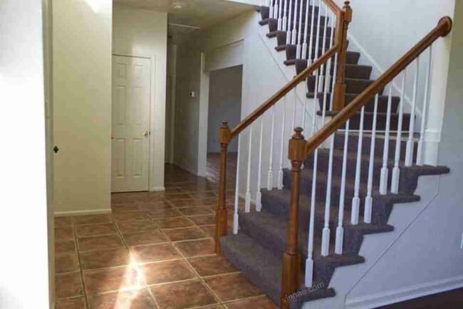 Building Photo - 805 Shadowberry Crest