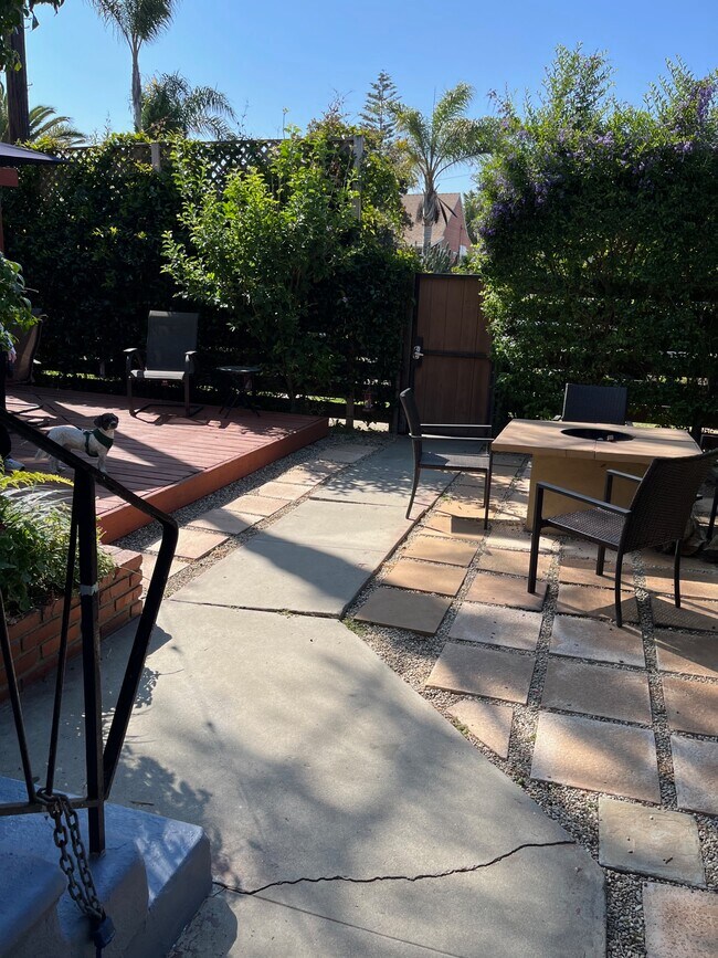 Foto del edificio - 724 Sunset Ave