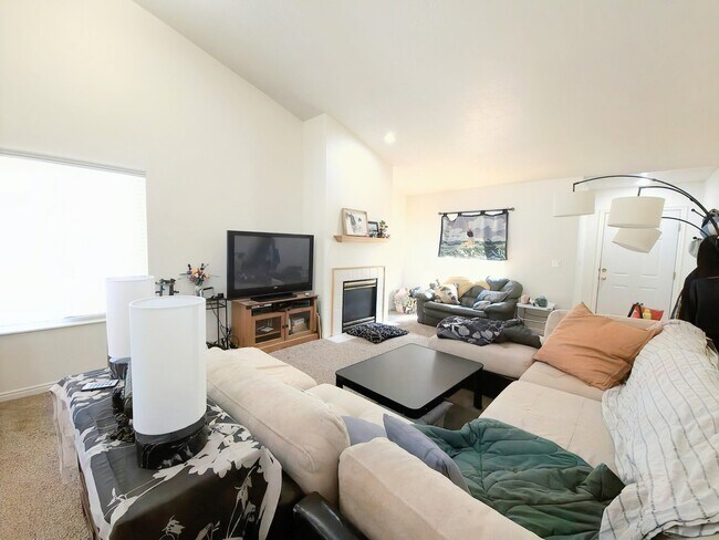 Foto del edificio - 1429 N 550 W St