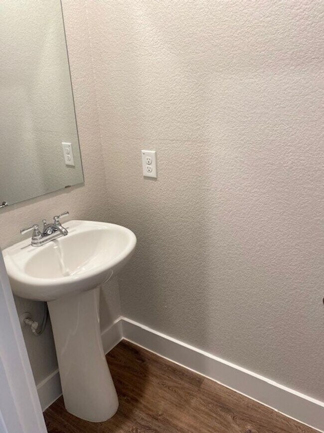 Foto del edificio - Large Townhome on corner lot