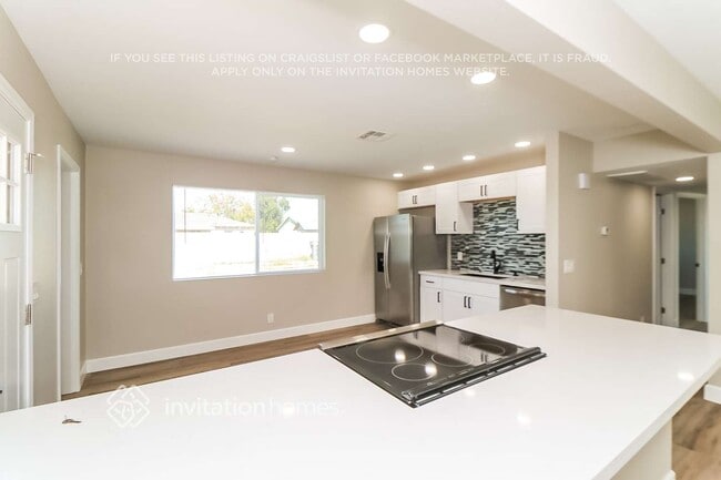 Building Photo - 3402 W Charter Oak Rd