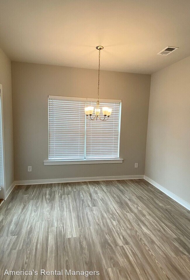 Foto del edificio - 4 br, 2 bath House - 60 Barnett Place