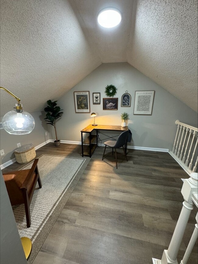 Building Photo - 913 Bagwell Dr